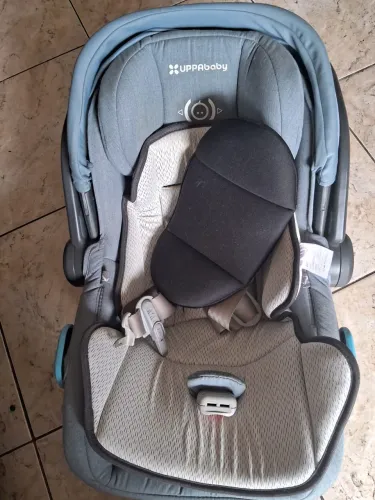 Bebê conforto UPPA BABY