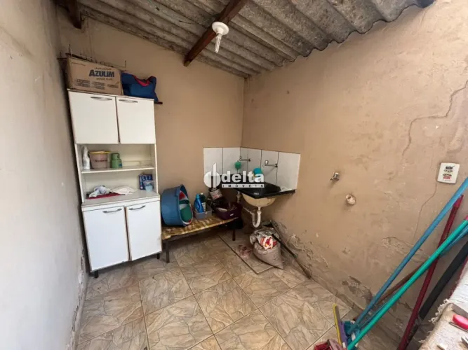 Casa residencial disponível para venda no bairro Planalto em Uberlândia-MG
