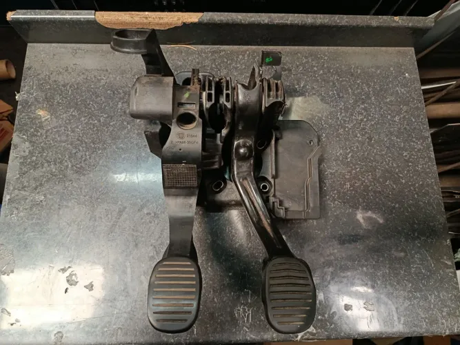 Pedal de embreagem novo uno novo Palio evo cx 80