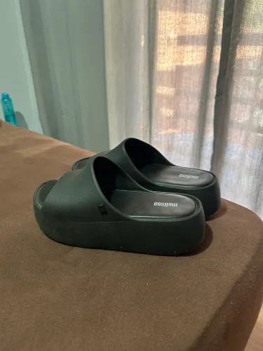 Melissa Free Platform Slide Preto