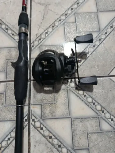 Vendo vara de pesca  180.cm com carretilha 