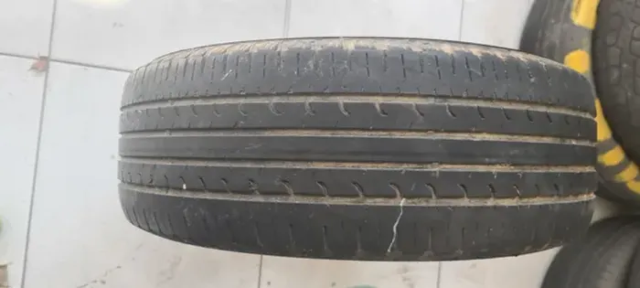 Pneus 215 60 17 Goodyear meia vida
