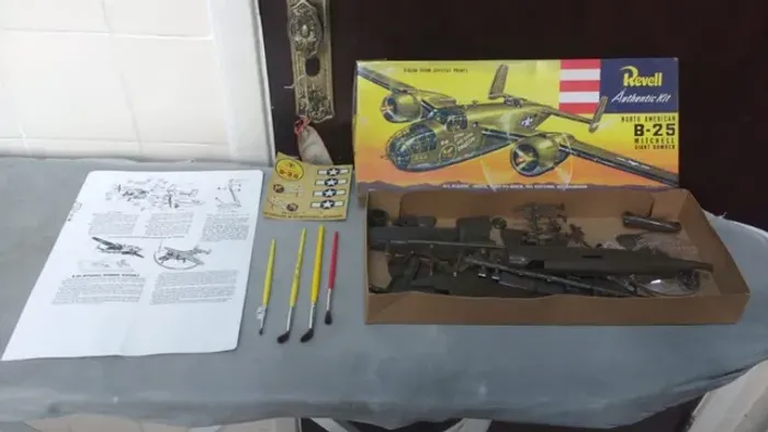 Kit Revell p/montar, modelo North America B-25 Mitchell, Esc. 1:64