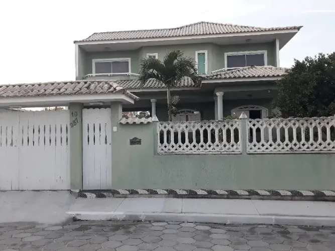 Amparo Imóveis-Vende 4 quartos sendo 1 suíte com área gourmet e piscina-Araruama
