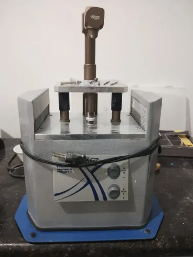 Trocalizador e posicionador de troquel