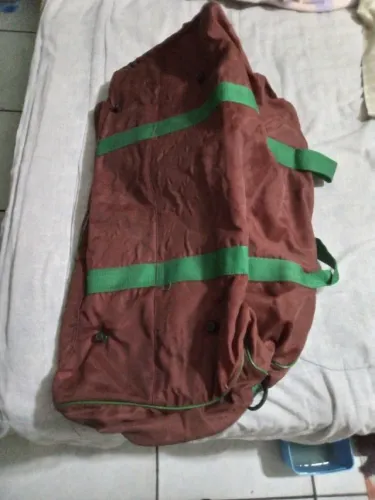 Bolsa em lona vinho marca Oks3 em boas condições