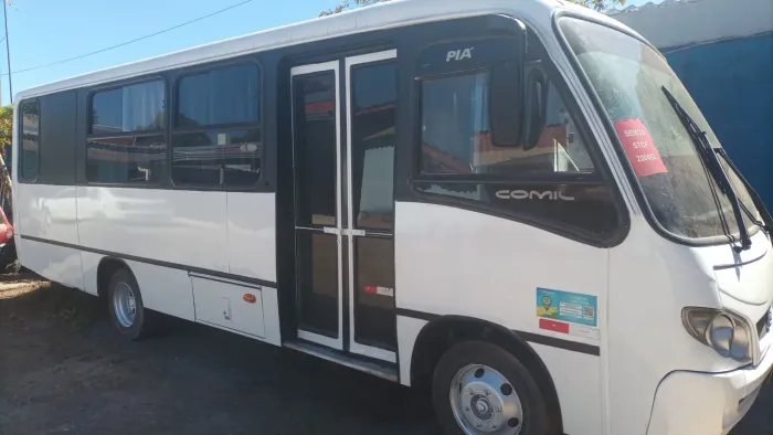 Micro ônibus comil