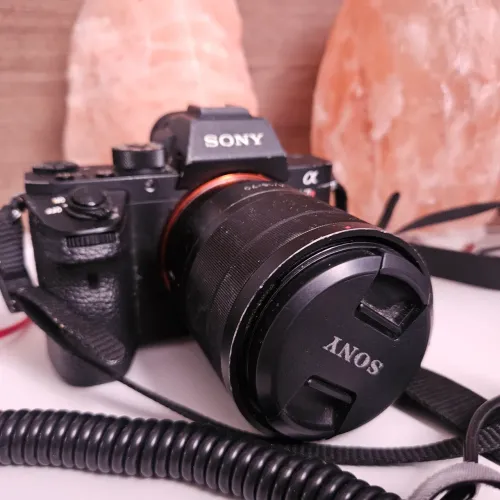 Câmera Sony Alpha 7R2 com lente. 28-74.  2.842 mp