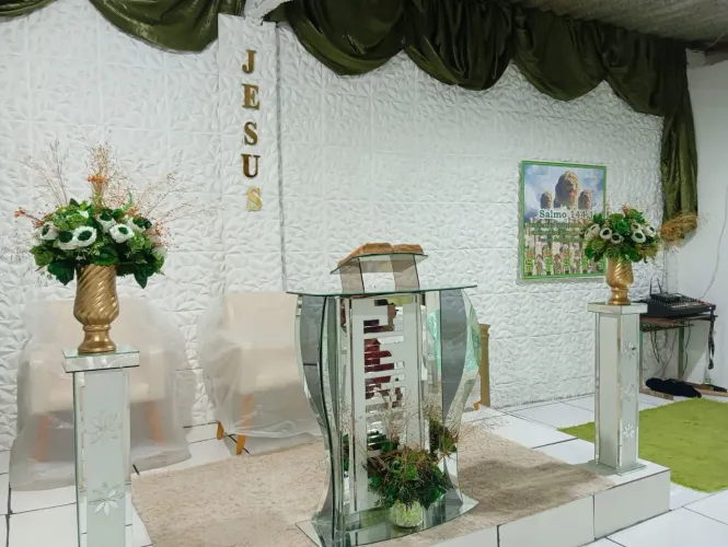 Lindos púlpitos de vidro decorado 