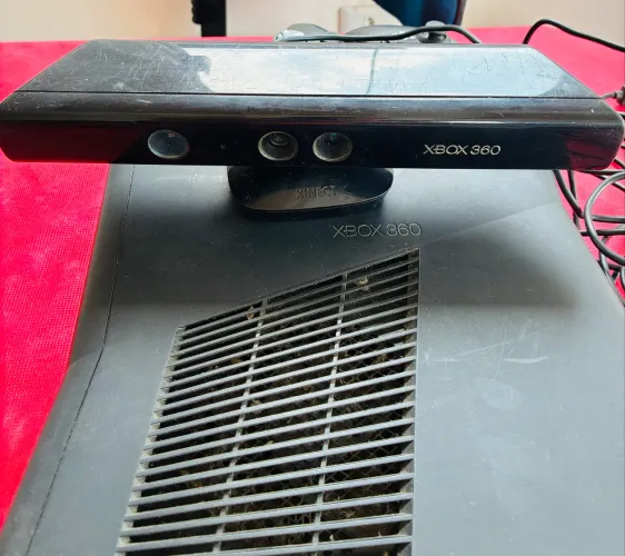 ? Xbox 360 Slim + Kinect + 2 Controles + HD 250GB ?