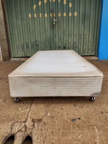 Vendo base de solteiro especial de 96 por 2.03
