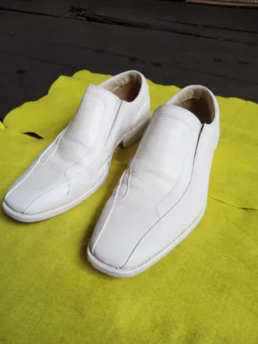 Sapatos Sociais Brancos