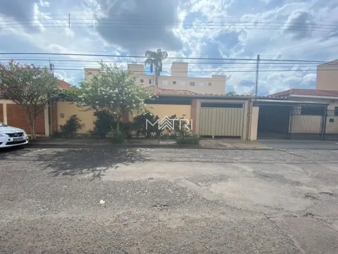 Casa à venda na Vila Xavier 3 dormitórios - Amplo terreno em Araraquara