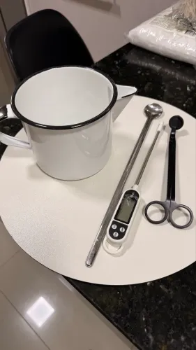 Kit Vela Artesanal (termômetro+caneca+tesoura aço+colher)