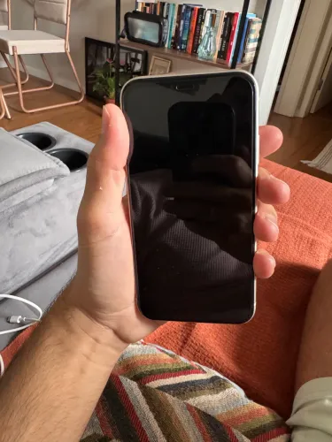 iPhone 11 - 128gb - branco - bateria 83%