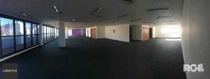 Sala comercial espaçosa, com uma vista deslumbrante para o Guaíba