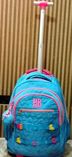 Mochila de rodinhas Rebecca bonbon azul original com descontos incríveis!