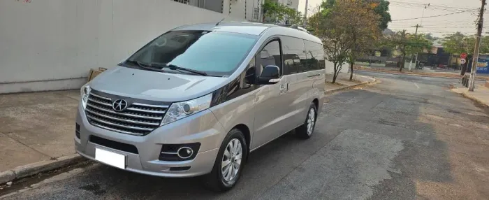 Jac t8 van 2.0 turbo 7 lugares 60 mil km c teto e portas de correr 