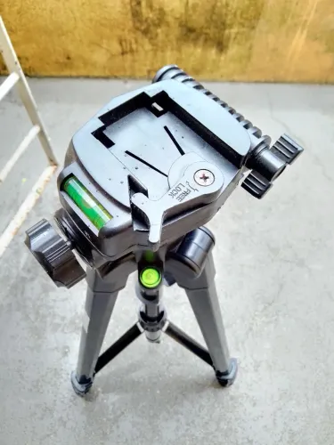 Tripé articulado de 1,80 m para câmera e celular com base ajustável 