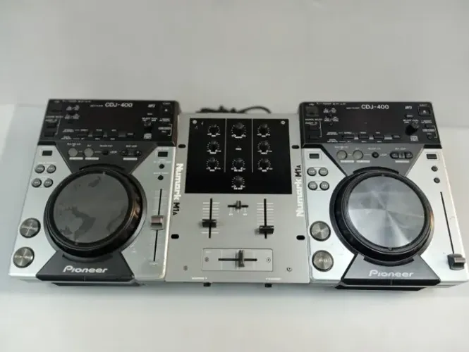 Par cdj pioneer 400 + mixer numark m1. perfeito estado 