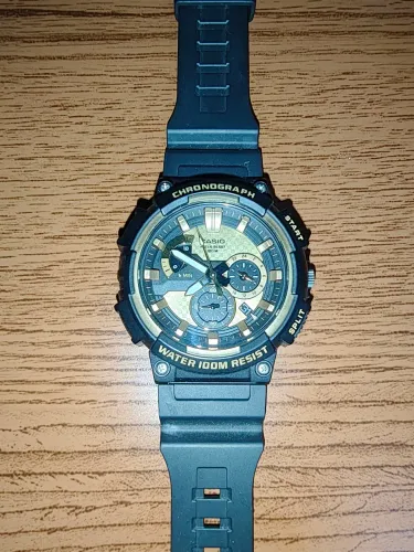 Relógio Analógico Casio MCW-200H Preto/Dourado
