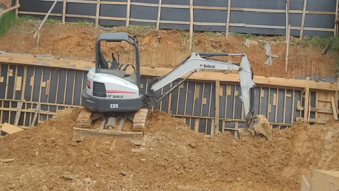 Locação de máquina para terraplanagem