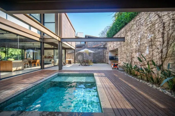 Vista Incrível, Duas Suítes Frontais ao Verde, Mirante, Piscina, em Condomínio da Granja V