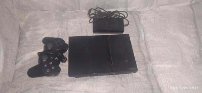 Vende-se play2, 1 controle e vários jogos 