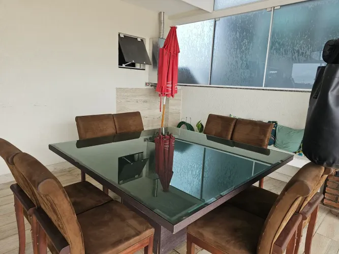 Mesa de Jantar em Madeira com Tampo de Vidro