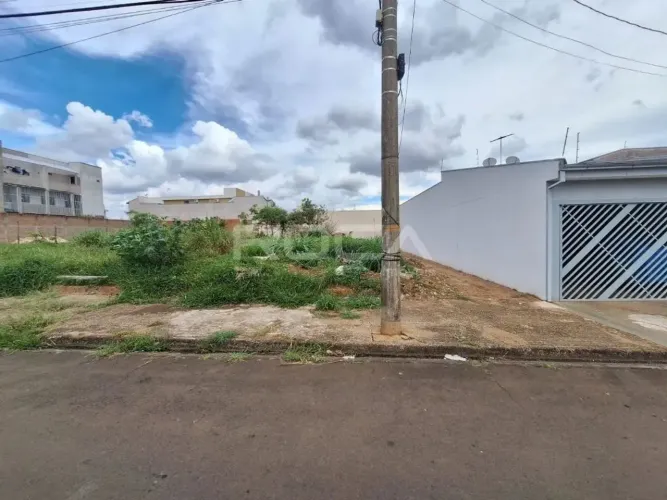 Venda de Terreno / Lote na cidade de São Carlos