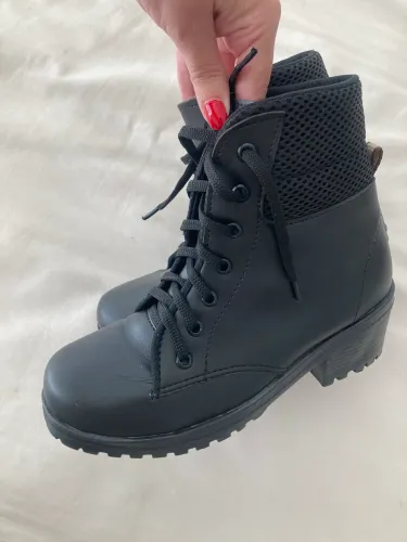 Bota Preta usada 1 vez 34/35