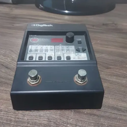 Pedaleira Digitech Element