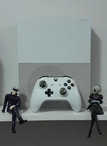 Xbox one s seminovo excelente