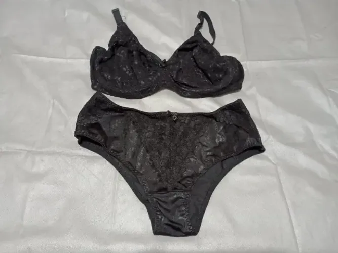 SUTIÃ COM 1 CALCINHA COR PRETO - TAM. 52 PLUS SIZE - NOVO