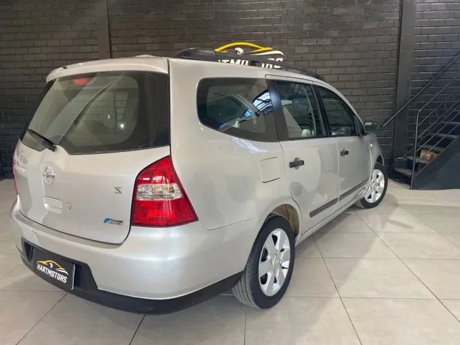 Nissan Livina Grand S 1.8 16V Flex Fuel Mec. 2011