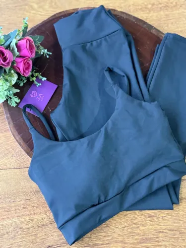 Conjunto Fitness Preto - Top e Legging M e G