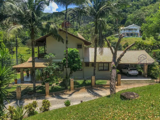 Sítio à venda com 20.000m², com casa boa e pastagem, ao lado de um condomínio por R$ 1.700