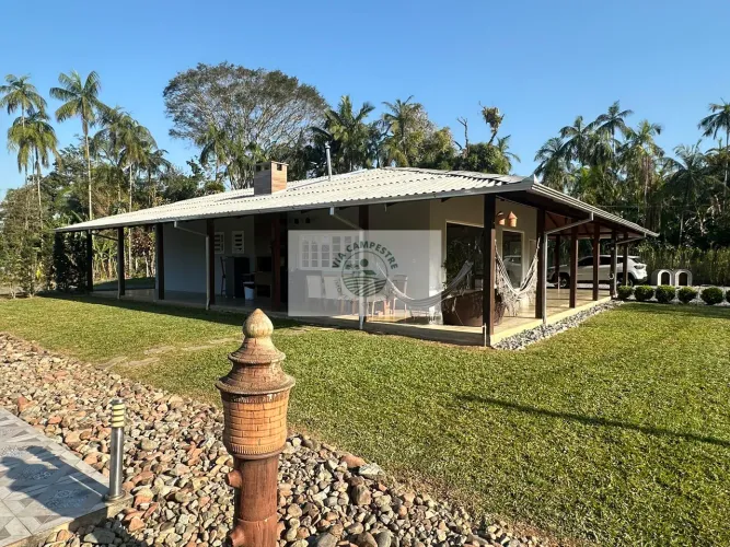 Sítio com 20.000 m², com uma linda residencia, frente para o asfalto, escriturada, em Pira