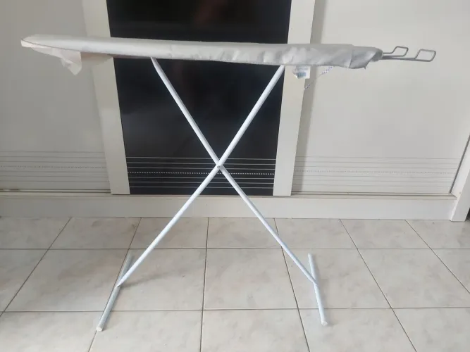 Mesa de Passar Roupa Dobrável Com Capa Térmica 