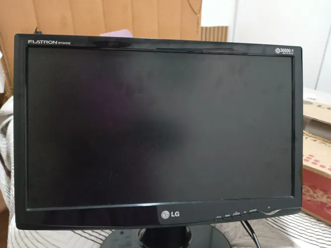 Monitor Flatron 18,5 polegadas. 47 cm. Funcionando perfeitamente, tela intacta.