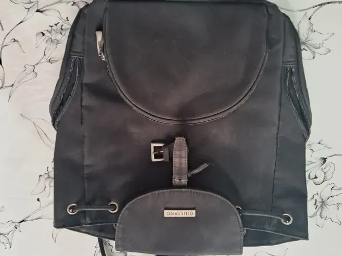 Bolsa tipo Mochila Giuliano Impermeável preta semi-nova