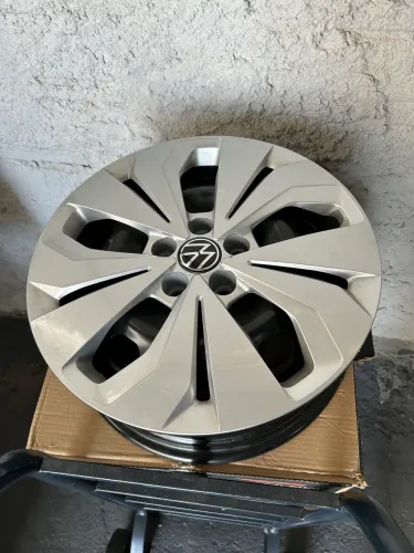 Jogo de rodas de Ferro + Calotas originais VW, Aro 16 T-Cross Sense