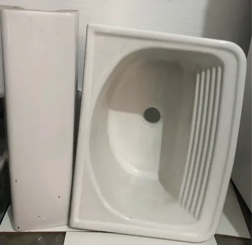 Tanque de lavar roupas de porcelana branco Decá semi novo usado usado dois meses 