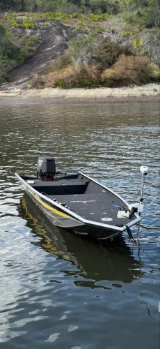 Barco de alumínio
