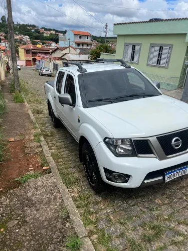 Nissan Frontier SV At.cd 4X4 2.5 TB Diesel Mec. 2013