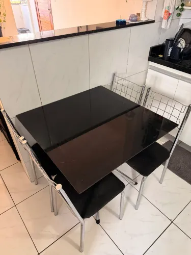Mesa de jantar 4 lugares
