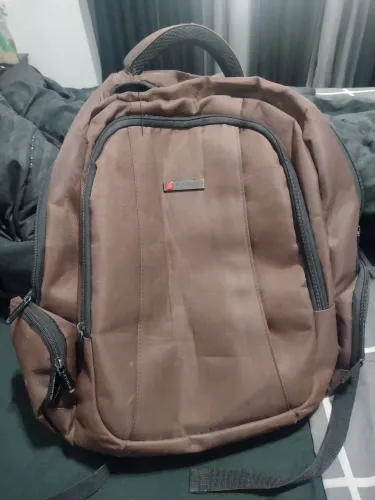 Mochila marrom usada