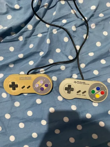 DOIS CONTROLES ORIGINAIS SUPER NINTENDO/FAMICOM LEIA A DESCRIÇÃO