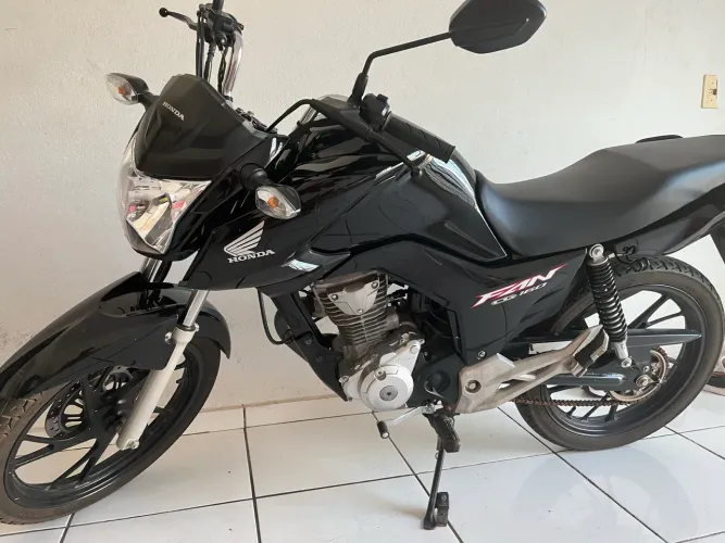 Moto semi nova, pronta pra ser sua