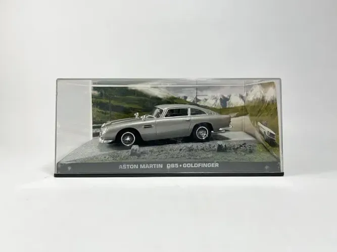 Aston Martin DB5 James Bond 007 Goldfinger Miniatura 1:43 com Diorama GE Fabbri